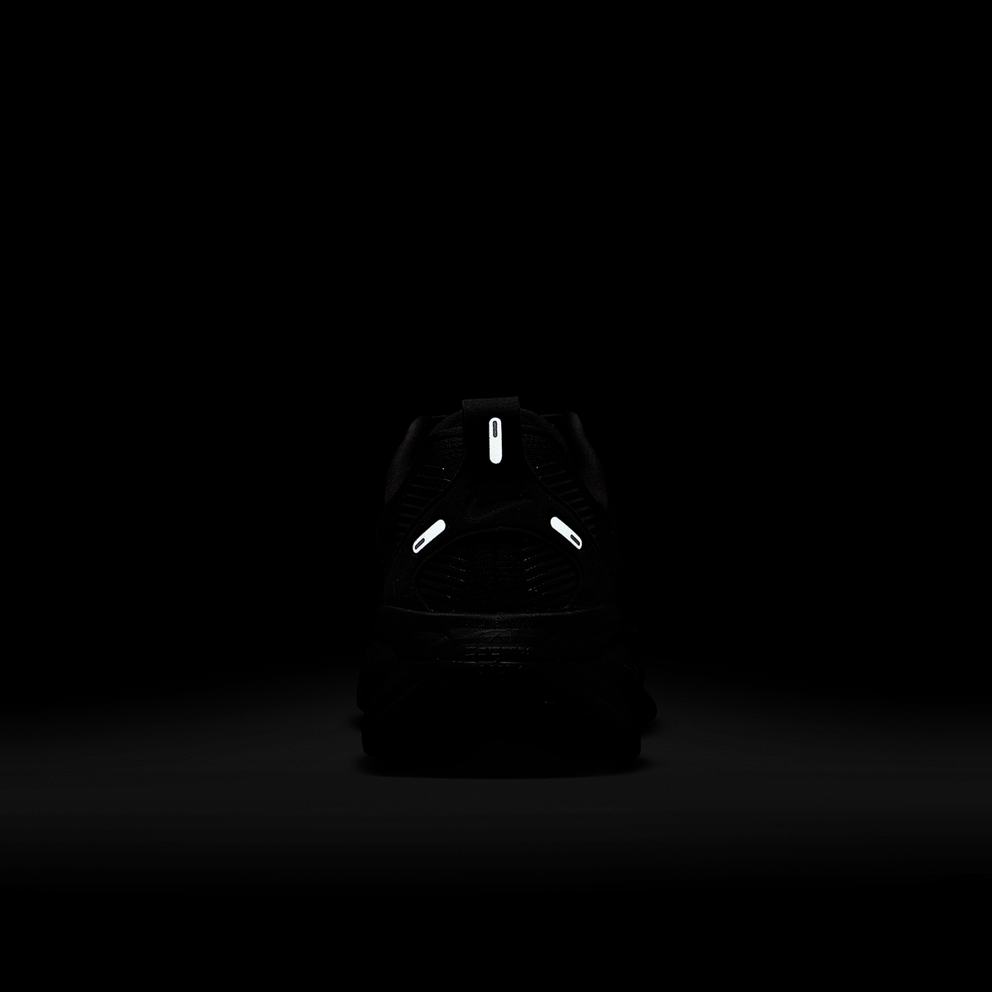 Vomero 18 'Triple Black'