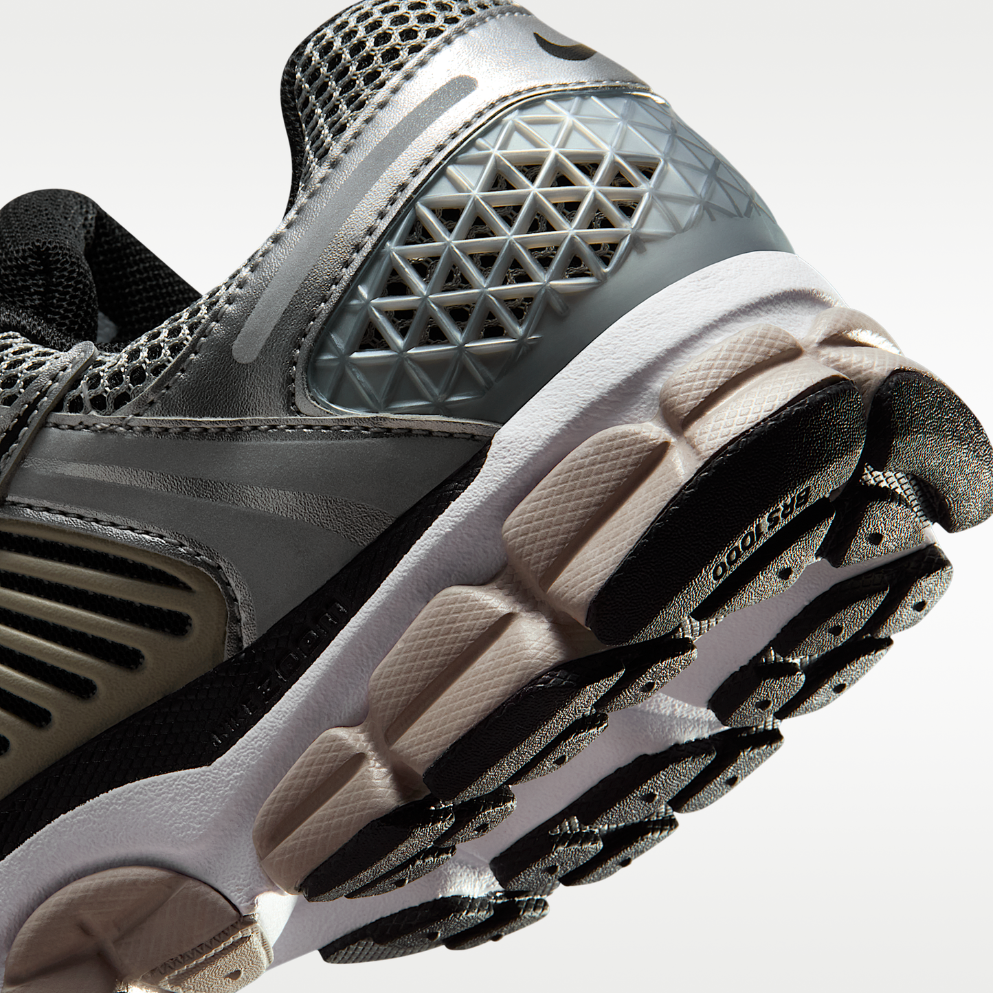 Zoom Vomero 5 Metallic Silver College Grey