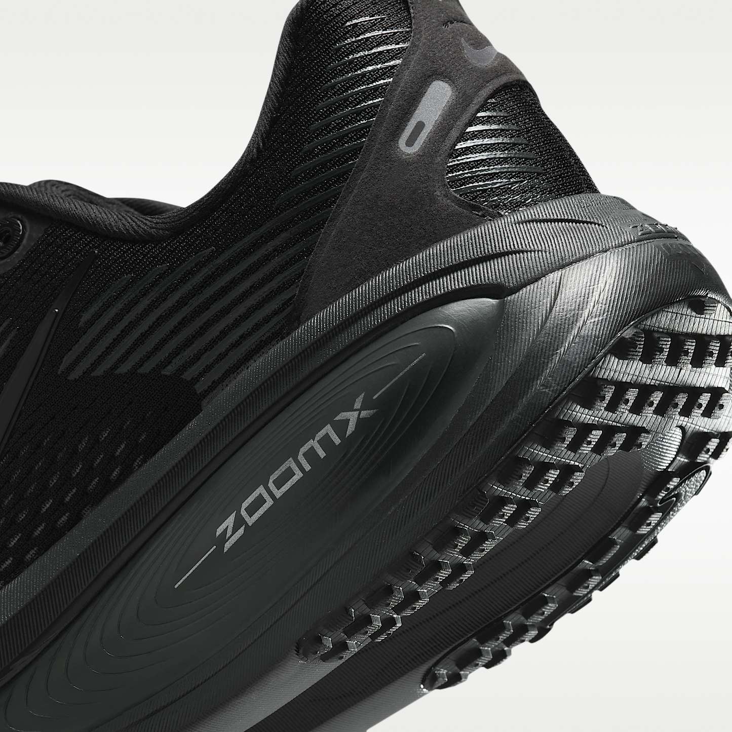 Vomero 18 'Triple Black'