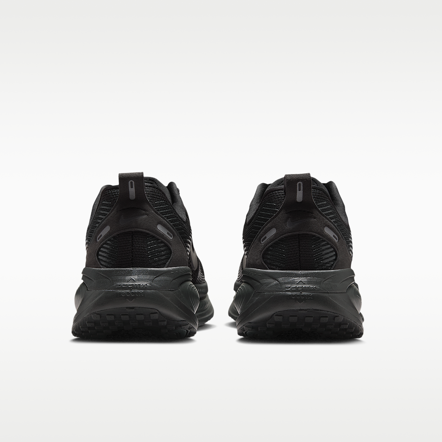 Vomero 18 'Triple Black'